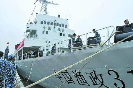 中国渔政船南海执法时船员受伤 玉林舰