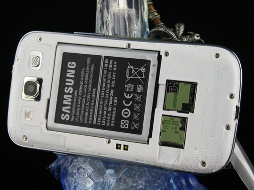 三星Galaxy S III 电池仓