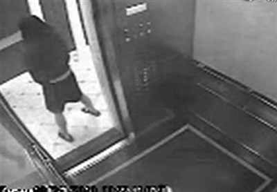 蓝可儿尸体被发现时赤裸警方分析电梯怪异视频