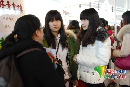 6万人参加北京首场招聘会 盼团组织给青年更多