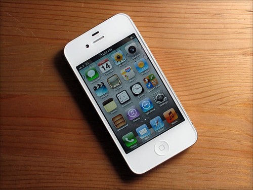 时尚白色玻璃机身 苹果iPhone 4S热卖