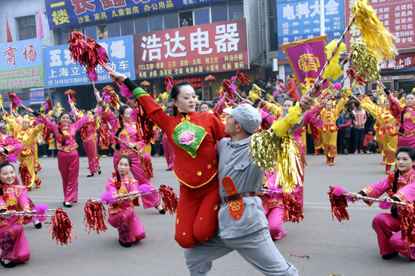 榆社举办2013年 "两节"社火活动(图)