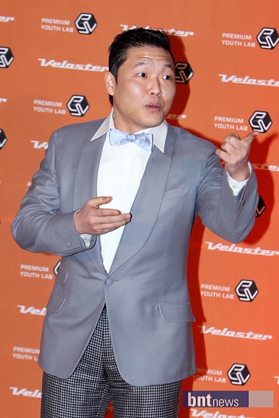 鸟叔PSY将于4月公开新曲 YG社长杨贤硕表满