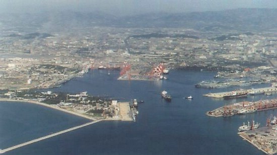 从辽宁号进驻青岛港看中国航母军港与世界差距