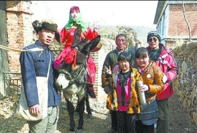 微电影《鹤城往事》傻媳妇设计鼓励憨丈夫