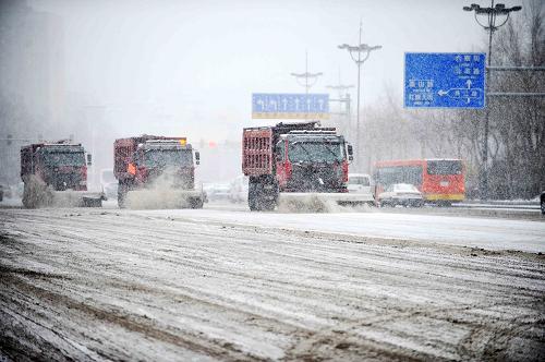 黑龙江局地迎来大到暴雪天气(组图)