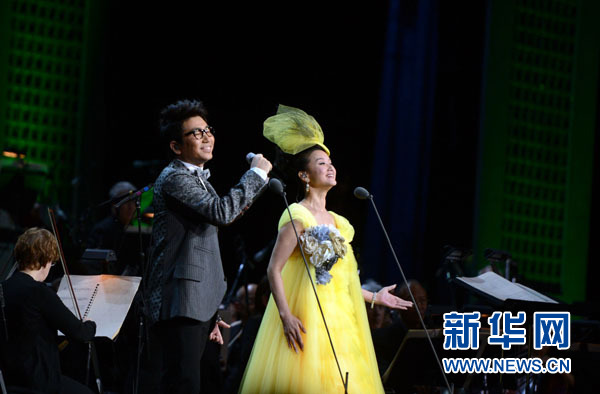 “文化中国，四海同春”宋祖英演唱会在华盛顿举行2月19日，在美国首都华盛顿，宋祖英在音乐会上演唱歌曲。（新华社记者方�瓷悖�
