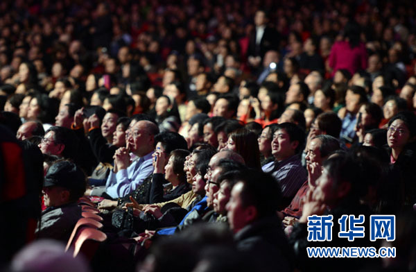 “文化中国，四海同春”宋祖英演唱会在华盛顿举行2月19日，在美国首都华盛顿，宋祖英在音乐会上演唱歌曲。（新华社记者方�瓷悖�