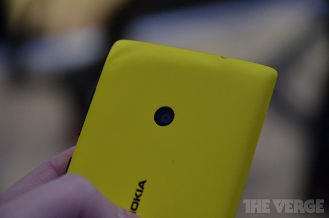 4寸时尚WP8新机 诺基亚Lumia 520图赏