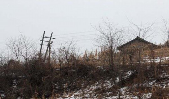 网友冒死偷拍朝鲜农村的房子 让人目瞪口呆(图