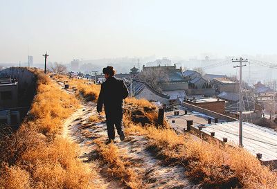 500多年历史的榆林窑洞墙下,数百户居民v窑洞在这里长期挖古城穴居.初中生男的舔图片