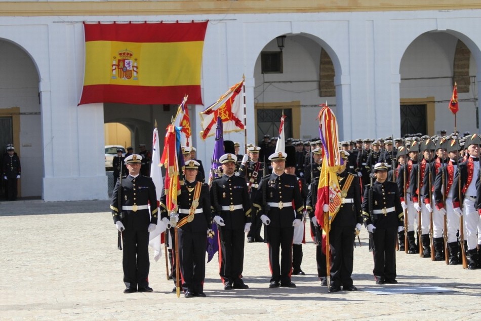 西班牙海军建军节上演复古风[图]