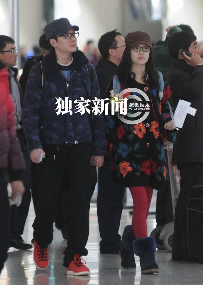 冯绍峰首带女友倪妮回家两人十指紧扣