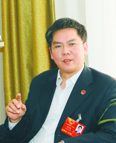 全国人大代表,湖南华菱钢铁集团有限责任公司党组书记,董事长曹慧泉
