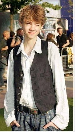 真爱至上那个妈妈去世却纠结着怎么追女孩的小正太thomas sangster