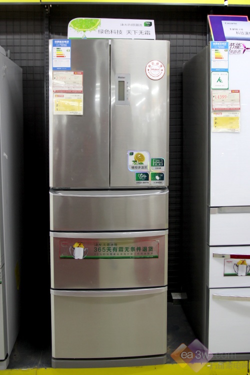 从这款冰箱的机身来看，拉丝不锈钢全机身提高了冰箱的稳定性，使冰箱在工作当中更加稳定，减少震动的产生。