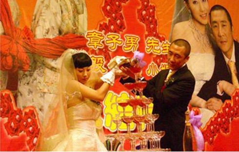 殷旭是辽宁人,曾出演过《泡沫红茶《台湾首任巡抚刘铭传》等影片