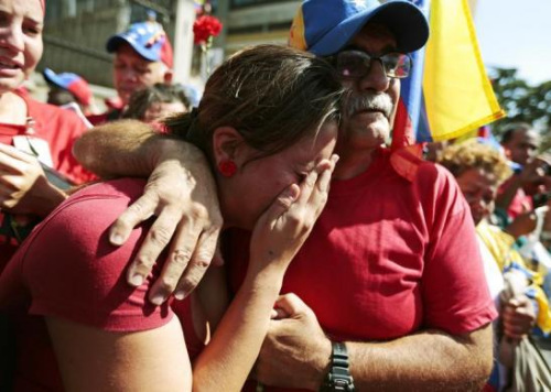 委内瑞拉民众不舍查韦斯离去，掩面哭泣