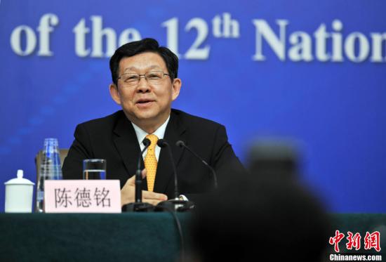 3月8日上午10时，北京梅地亚中心，商务部部长陈德铭就“发展国内外贸易和促进经济合作”的相关问题回答中外记者的提问。中新网记者 金硕 摄