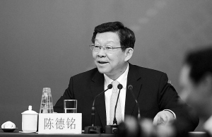 商务部部长陈德铭回答记者提问 新华社发