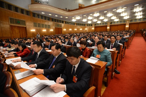 (两会)(7)十二届全国人大一次会议举行第三次全体会议