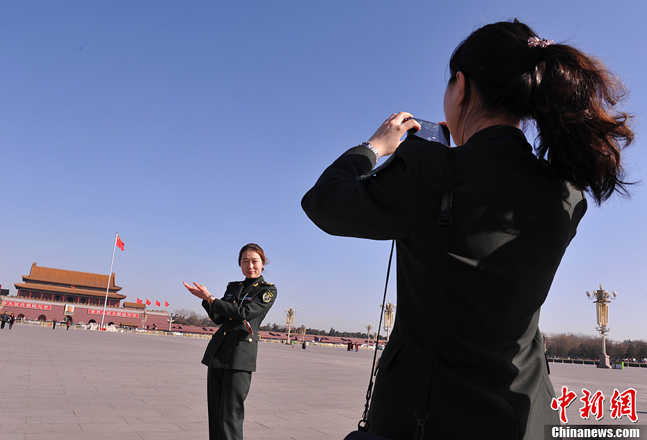 中国首位女航天员刘洋低调步