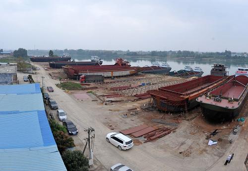 广西桂平市西江船舶修造工业区大众船厂(3月12日摄).图片