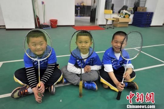 林丹队友在福州用新加坡模式推广羽毛球(组图