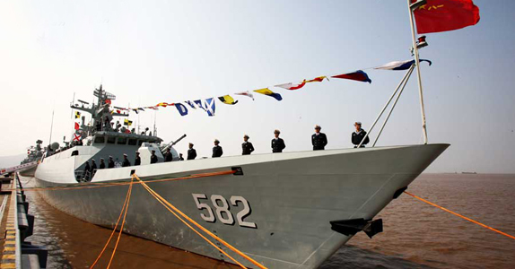 中国海军新型护卫舰蚌埠舰正式加入战斗