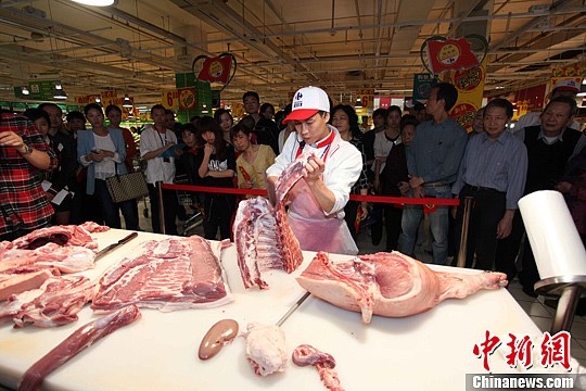 广州上演 庖丁学院猪肉分割趣味秀 (图)