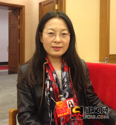 王霞代表建议依法加快推进化工企业集中进园区(图)