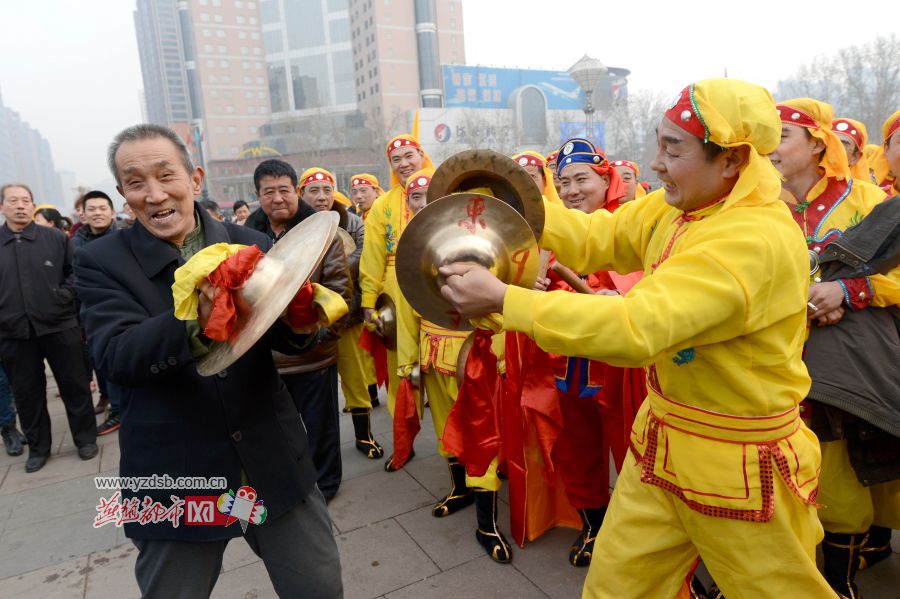 鼓王争霸 石家庄17支鼓乐团队昨角逐鼓王(图)