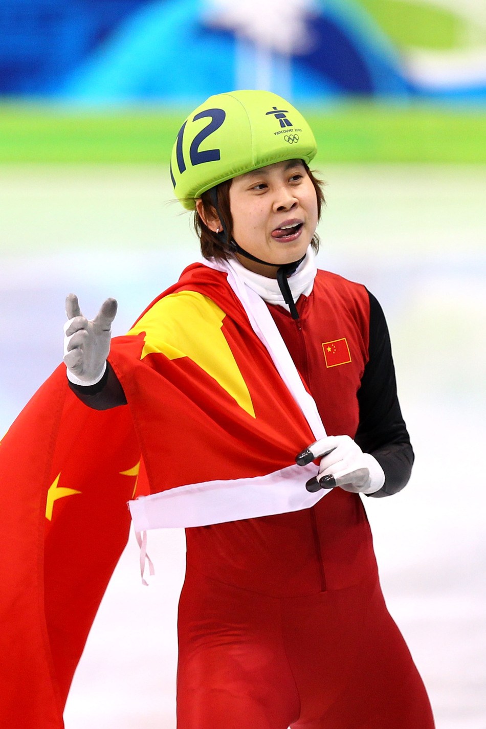 2011年7月24日王蒙和同样来自黑龙江的队友刘显伟与短道速滑队