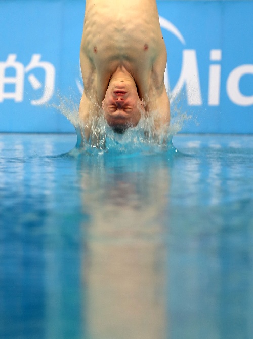 图文:世界跳水系列赛北京站 扎哈罗夫入水瞬间