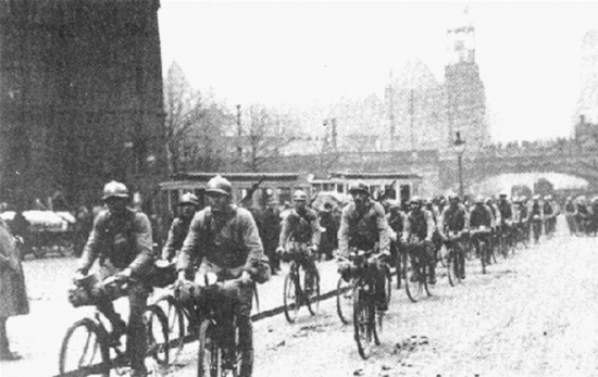 鲁尔事件中,法军自行车旅进入德国鲁尔工业区