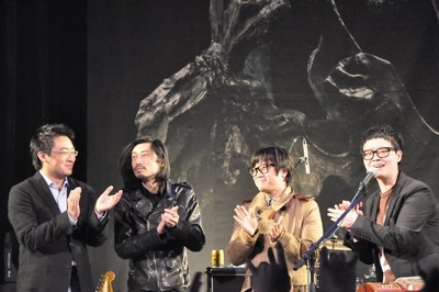 2013年3月15日,摩登天空旗下艺人,中国摇滚乐现场之王谢天笑在上海