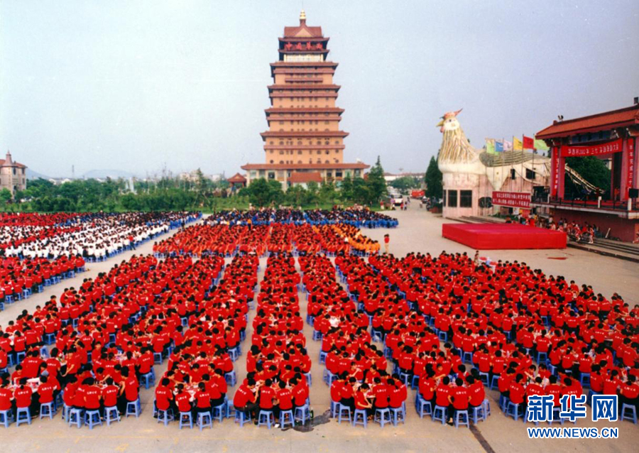 华西村多少人口_看中国第一村 华西村老百姓住啥房子(3)