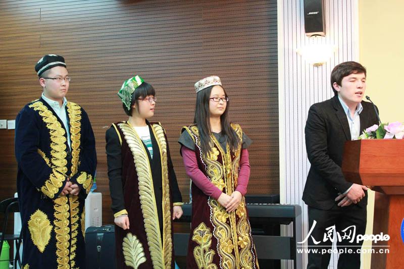 塔吉克斯坦驻华大使与中国外交学院师生共庆诺