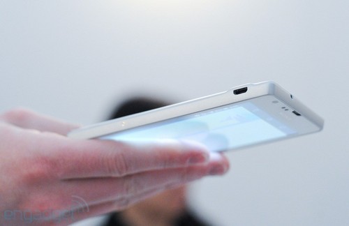 铝制外壳白色美机 索尼Xperia SP图赏