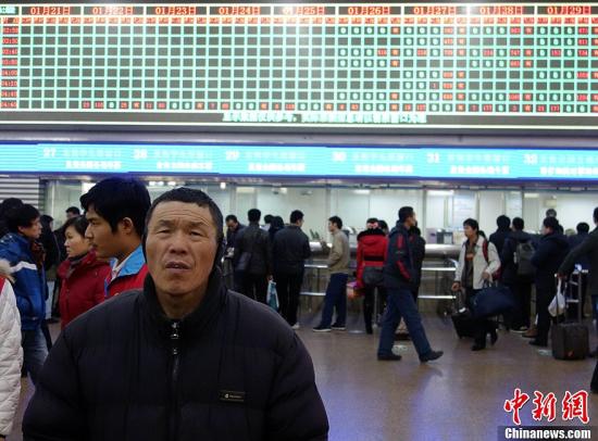 3月14日，中国铁路总公司正式挂牌成立，承担铁道部的企业职责，这标志着铁道部政企分离迈开步伐，铁路市场化之路正式开启。中新社发 杜洋 摄