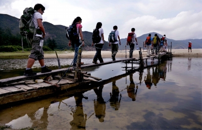 兰州:节后机票降价市民纷纷外出旅游 海南云南