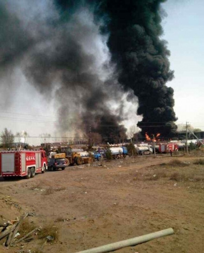 陕西神木炼油厂发生火灾 大火持续16小时未扑