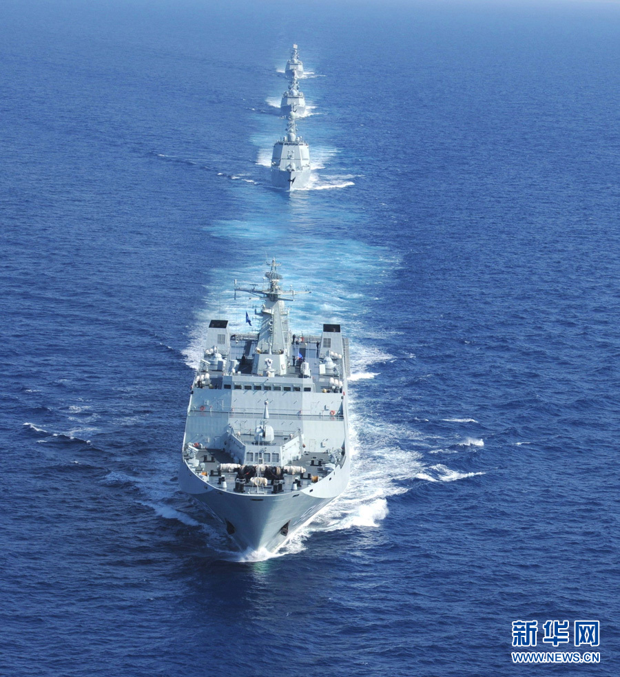 本网记者实拍海军远海训练舰艇在南海编队航行(组图)-搜狐滚动