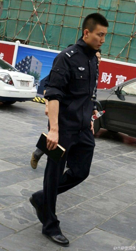 上海mm游成都+宽窄巷子偷拍帅哥警察
