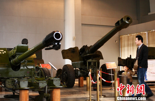 时事  当日,南京理工大学兵器馆对市民开放,据了解,馆内珍藏了自第一