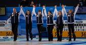 图文：2013女子冰壶世锦赛 苏格兰队庆祝