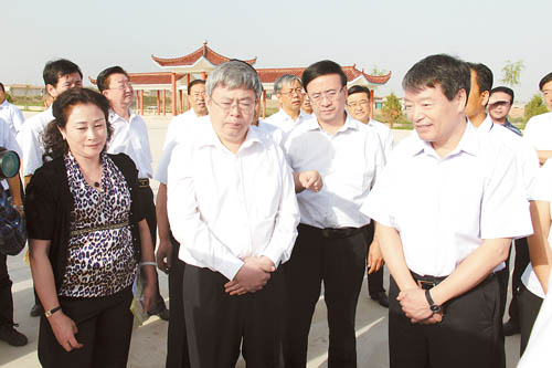 2012年8月，时任国土资源部部长的徐绍史、国家土地督察西安局局长杨璐在省、市、县领导的陪同下视察高沿山土地开发整理项目。