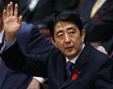 日本首相希望欧盟继续实施对华武器禁运(图)