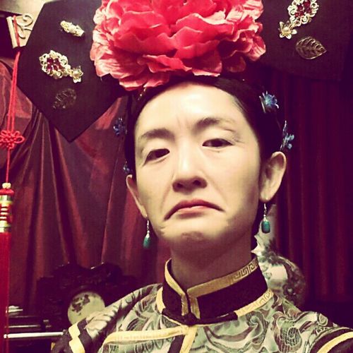谢娜搞笑变身分饰两角 紫薇容嬷嬷齐上阵(图)