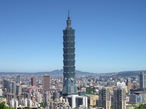 台北101大楼位在地震带上，大楼内的高科技防震系统阻尼器，在27日发挥了作用。